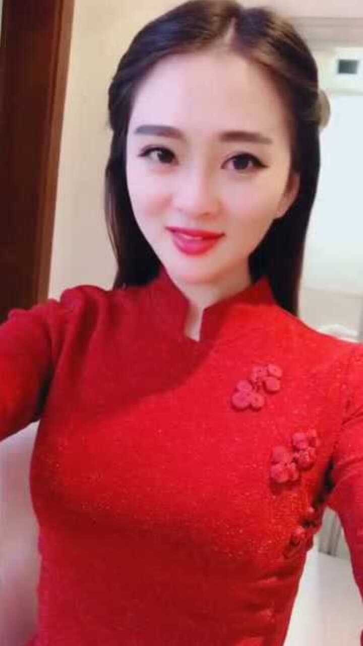 超漂亮的小嫂子,笑的那一瞬间,实在太甜了吧