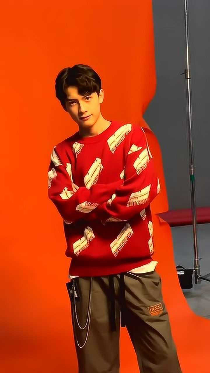 帅哥的单挑眉真的太绝了吧