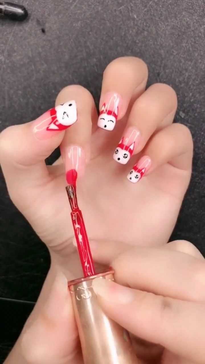 哎,会画画就是好,小姐姐直接用指甲油就在手上作画了