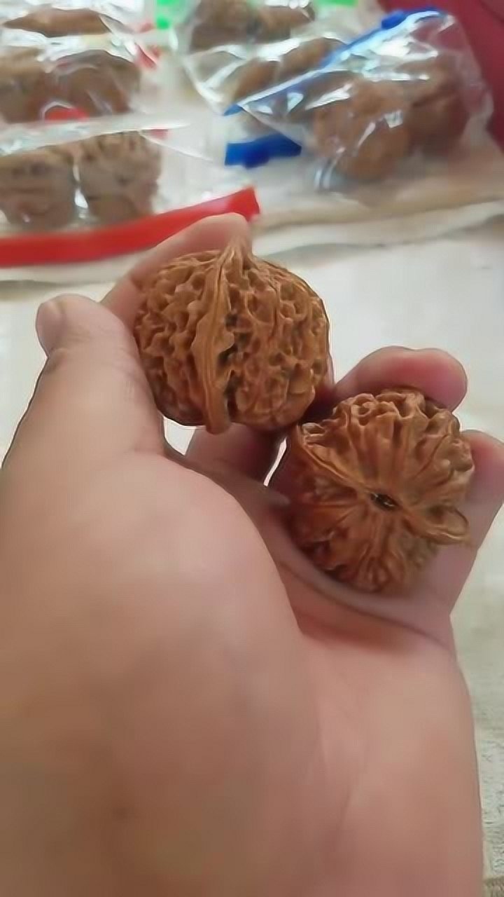 凤凰台狮子头核桃,皮质花纹已经很极致了,盘玩下去定是极品