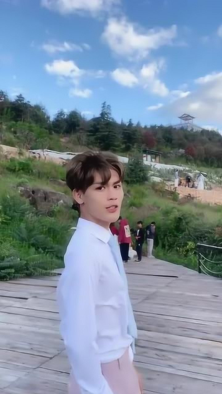 可乐娜娜秀恩爱,竟然打扮的这么精致,不得不说太般配了!