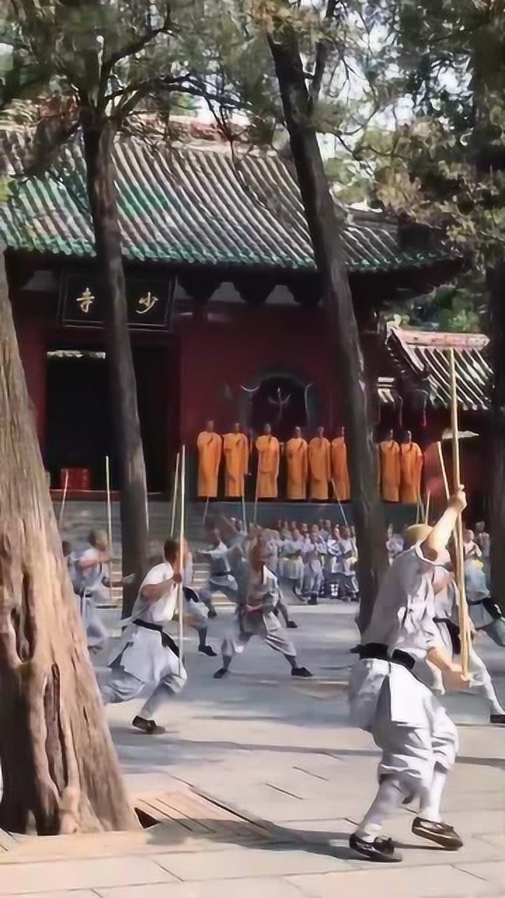 少林武僧练功,武僧集体表演棍法,太厉害了震撼人心_腾讯视频