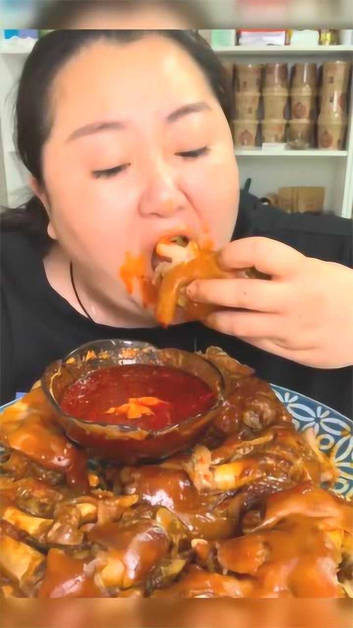 最爱看北京胖妞吃播,今天吃大猪蹄子,看着真过瘾!