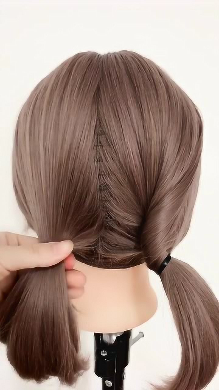 短发妹子可以这样扎头发,好看又简单