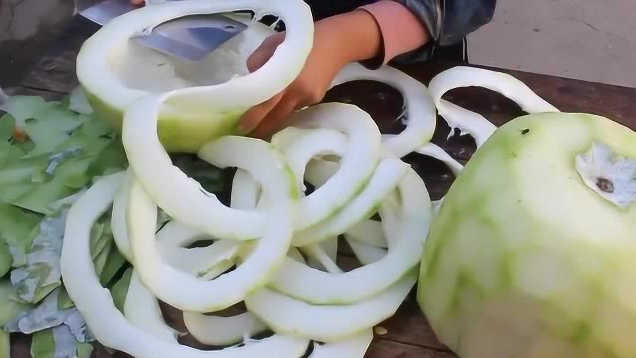 冬瓜也能晒成干,晒干更容易储存,这都是农村人生活的智慧