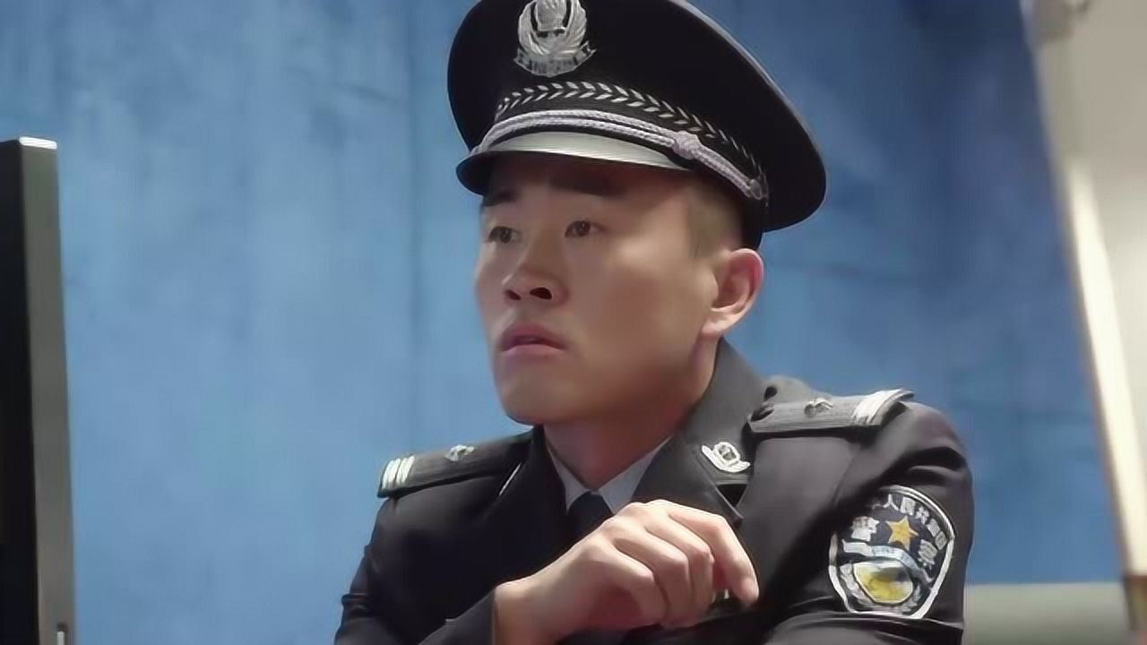 警察锅哥这嫌疑人真狡猾眼看事情败露竟然假装心脏病犯了