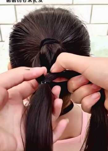 简单的双丸子头扎法!_腾讯视频