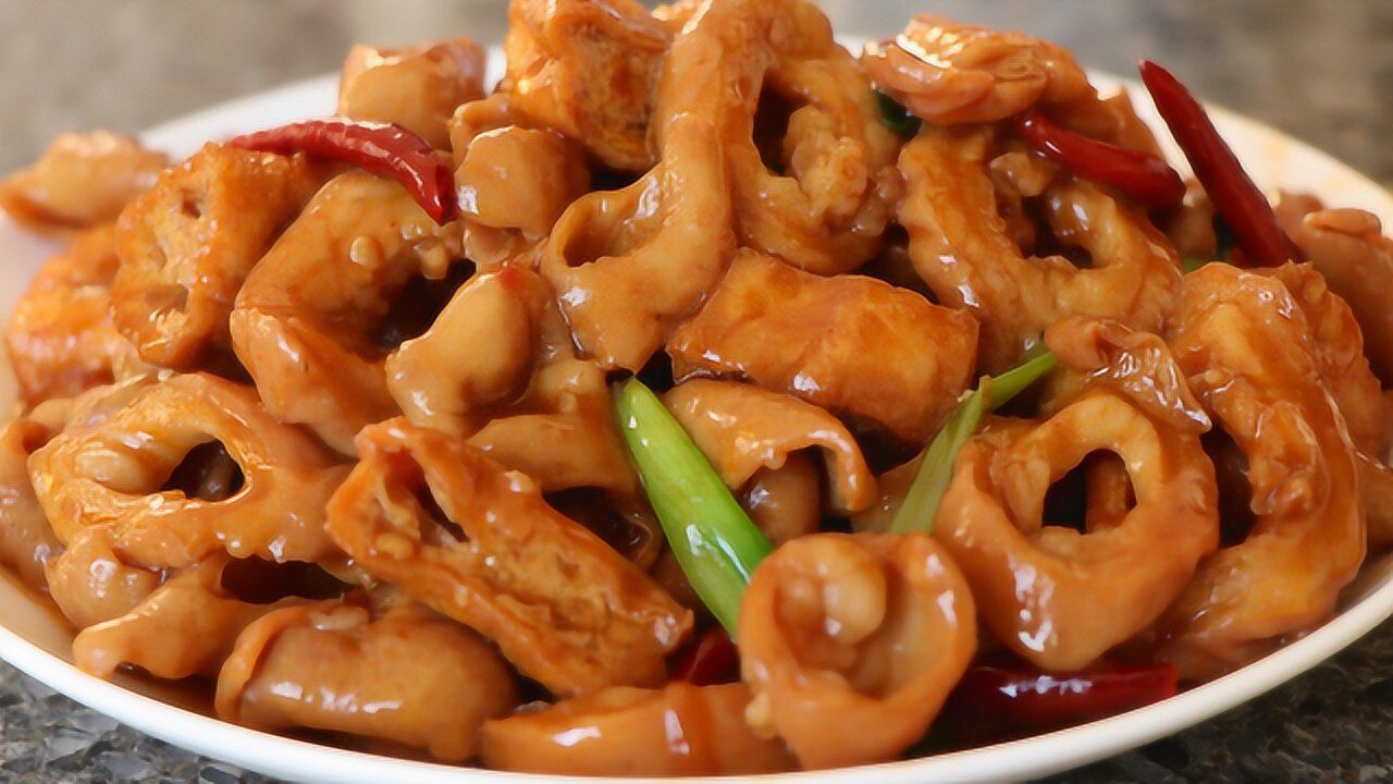 油豆腐焖肥肠的家常做法,香辣开胃,看着就好吃太解馋了