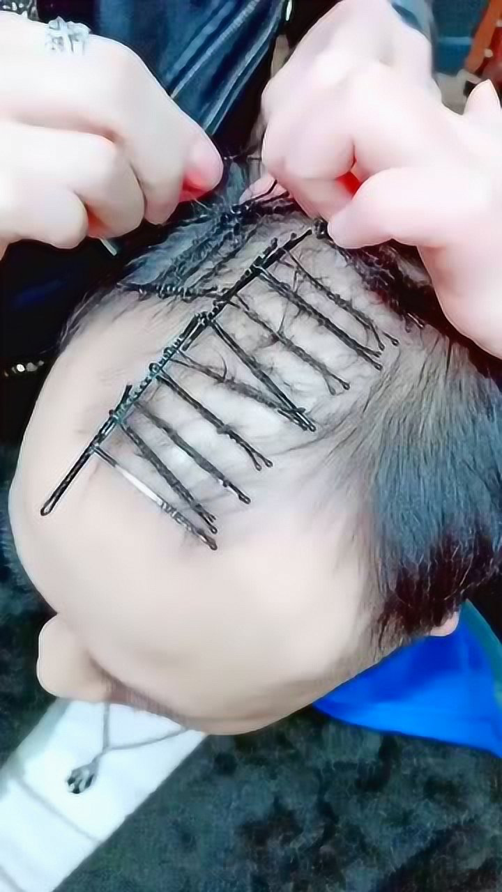 败顶大叔,烫了个锡纸烫,网友-难为理发师了!