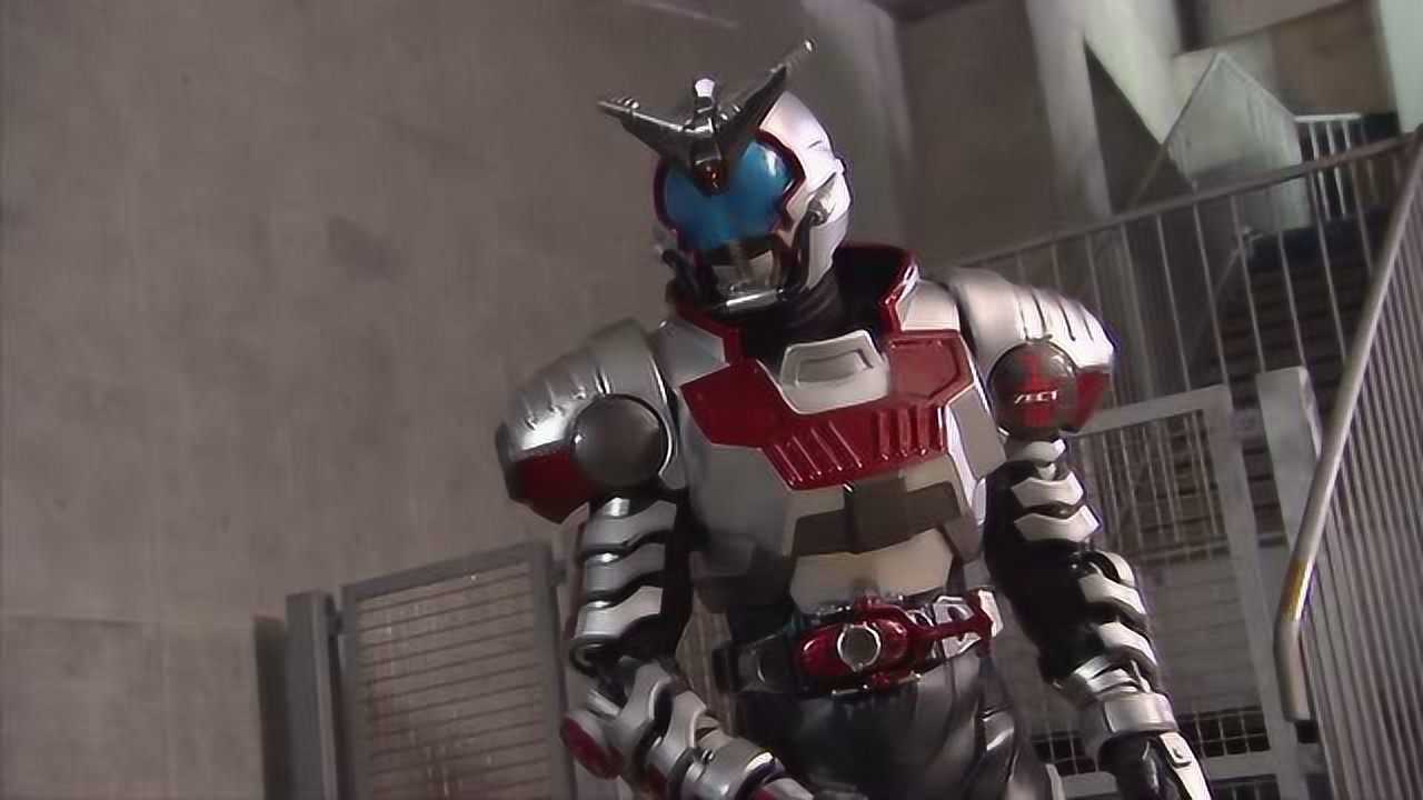 假面骑士:甲斗王帅气变身!异虫休想逃跑,一场刺激追逐赛迅速上演