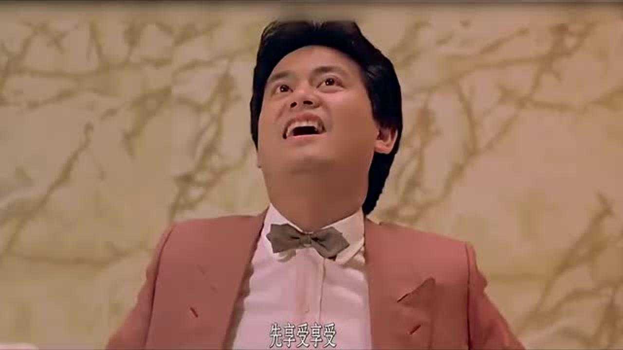 电影:张曼玉整蛊色狼曹查理,在马桶上刷万能胶,结果却害惨了陈百祥