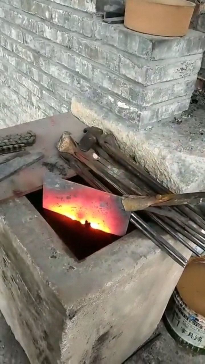 菜刀淬火的全过程,不是人人都能学会的,普通人的克星啊!