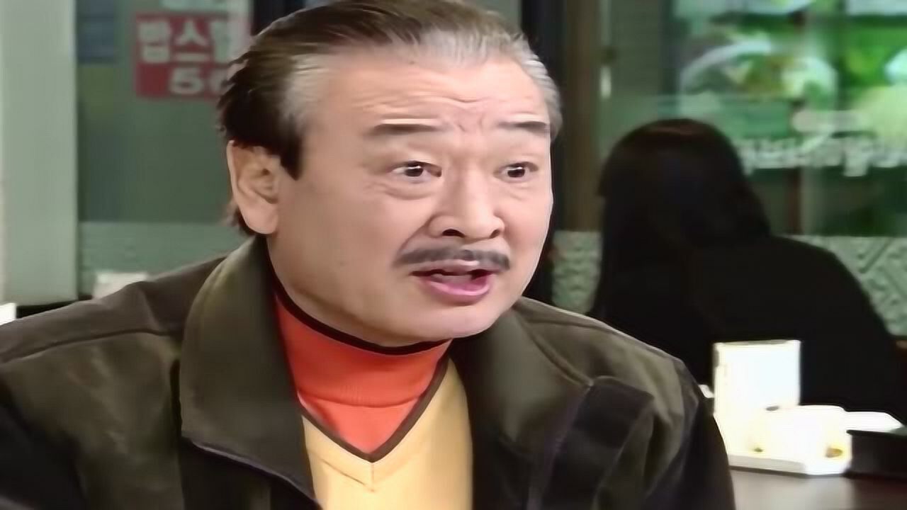 搞笑一家人初恋喂爷爷李顺才吃包饭不料被儿媳妇撞见尴尬