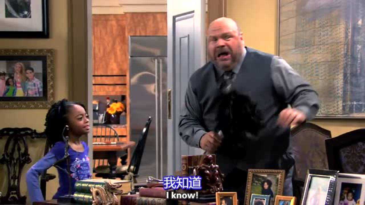 小男孩被这么个疯狂小女生看上，接下来有得受了，真逗_高清