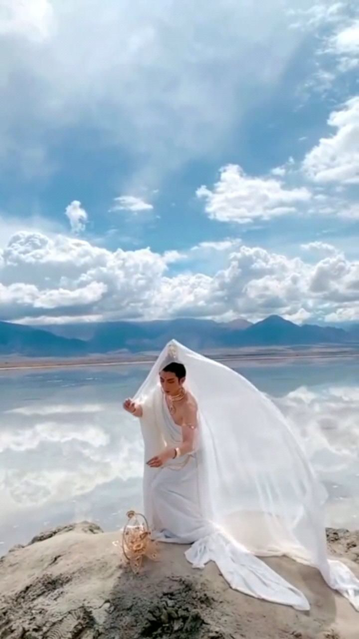 见识一下敦煌壁画真人秀,小哥哥太美了,我一个女人都自愧不如