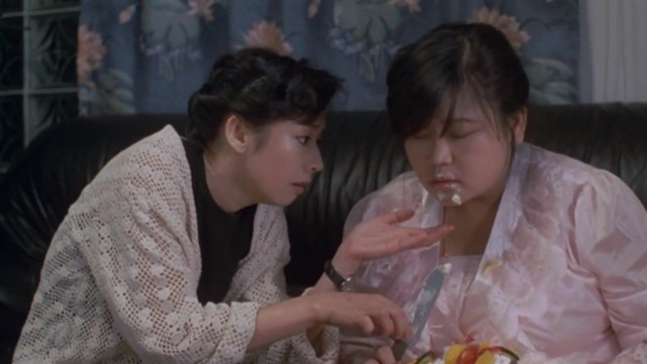 情圣:毛舜筠拿了切蛋糕的刀,星爷误以为她动手杀人,吓得星爷扇她耳光