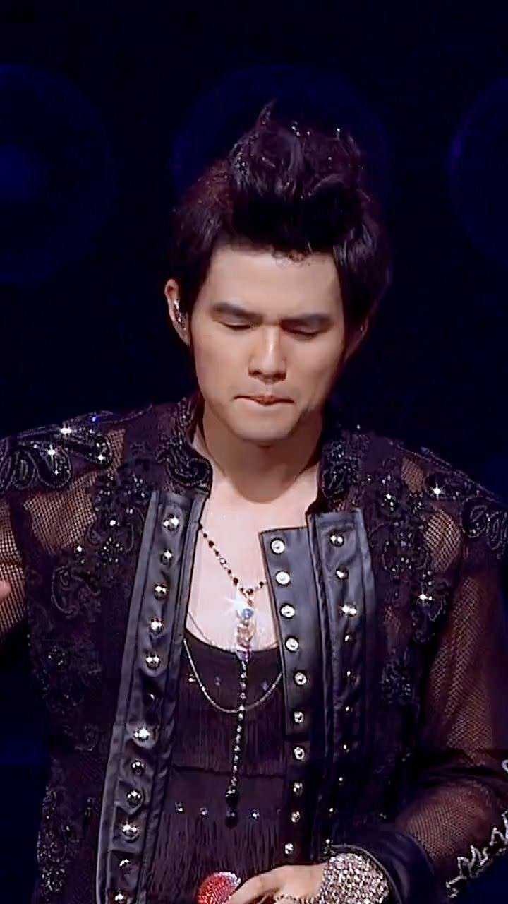 周杰伦这造型太酷了,好想看一场他的演唱会