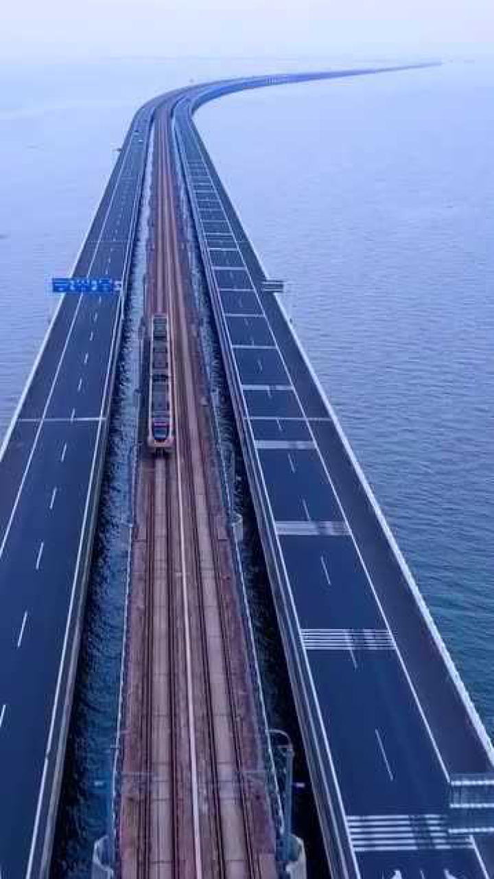 最近爆火的网红打卡地南京乘坐地铁s9来感受宫崎骏的水上列车