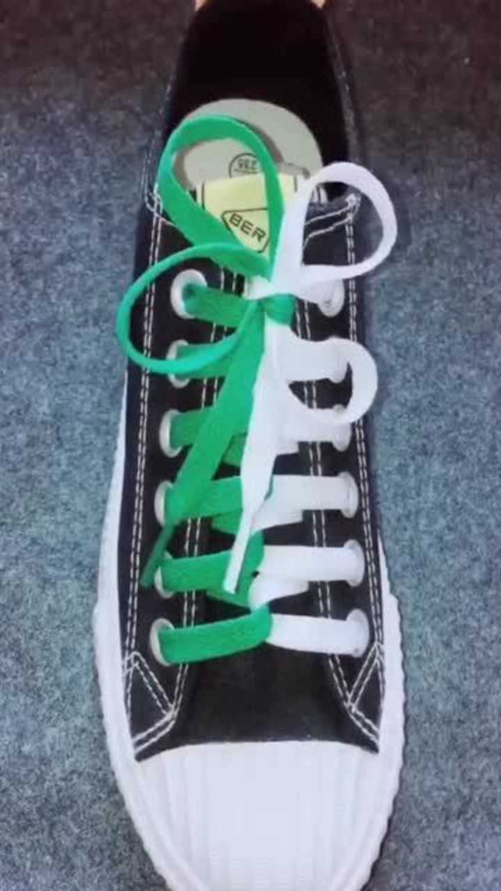 花样系鞋带:双色鞋带的花样系法,手法超级简单!_腾讯视频