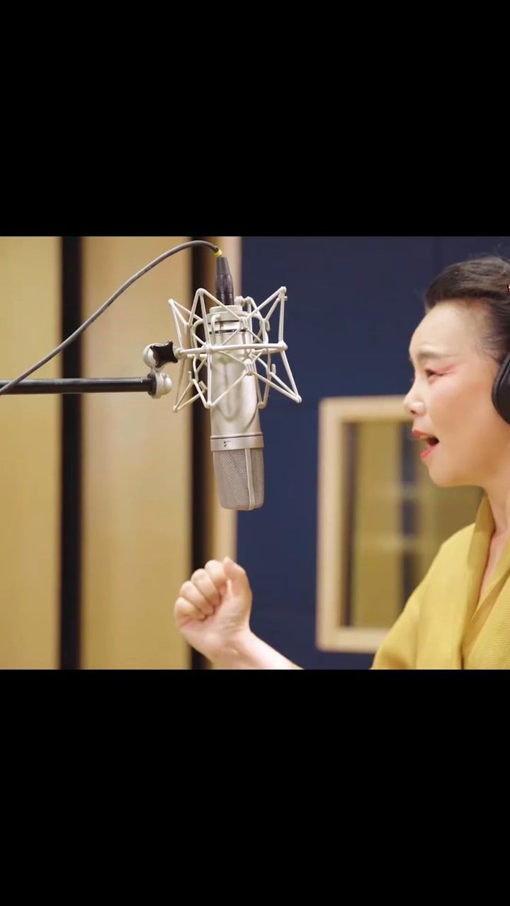 下山神曲天后龚琳娜演唱的