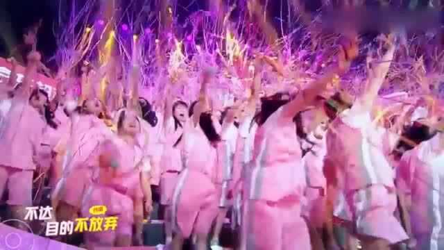 合唱吧300:300人同唱“燃烧卡路里”,燃情对唱!