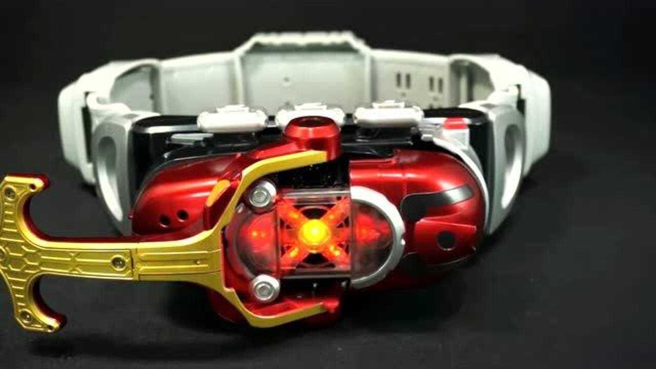 假面骑士甲斗:不输csm!万代dx逼王kabuto变身腰带评测