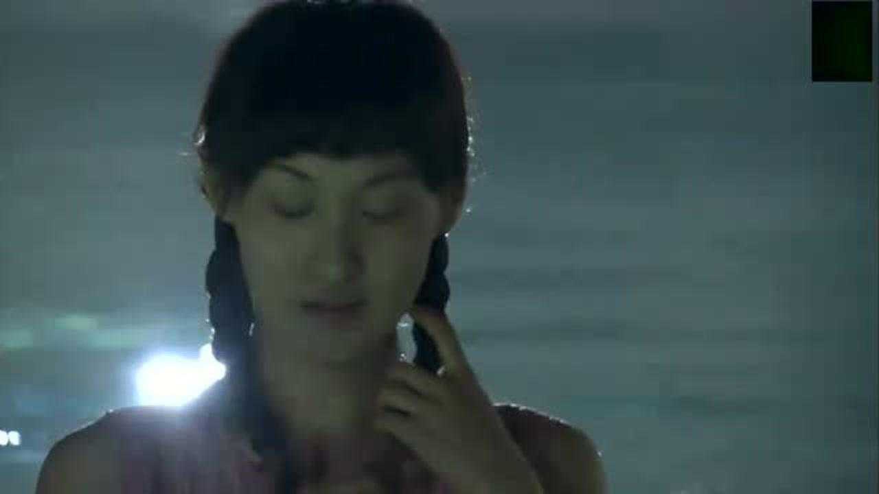 农村女孩买不起泳衣游泳，直到同学走光了才敢来泳池，下一刻太美了_腾讯视频