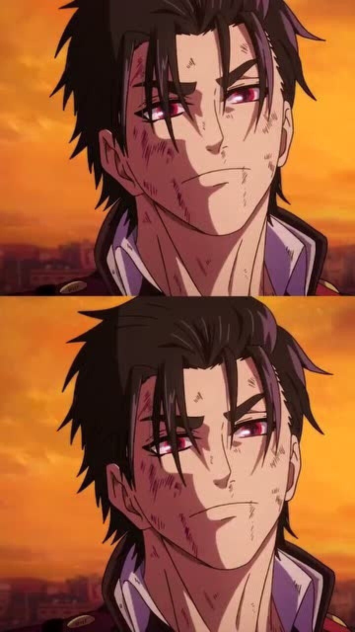 这个男孩子满身伤痕,但却还笑的那么开心,这或许就是男人的快乐吧!