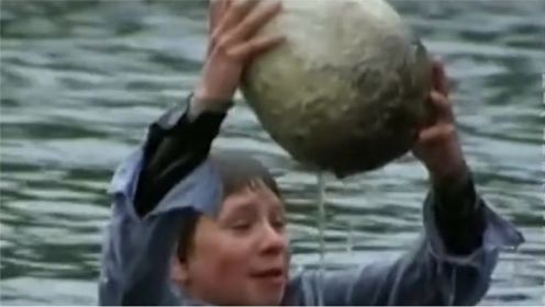 《尼斯湖水怪传说2》小男孩暑假与爸爸出游，竟发现一个了不得的秘密