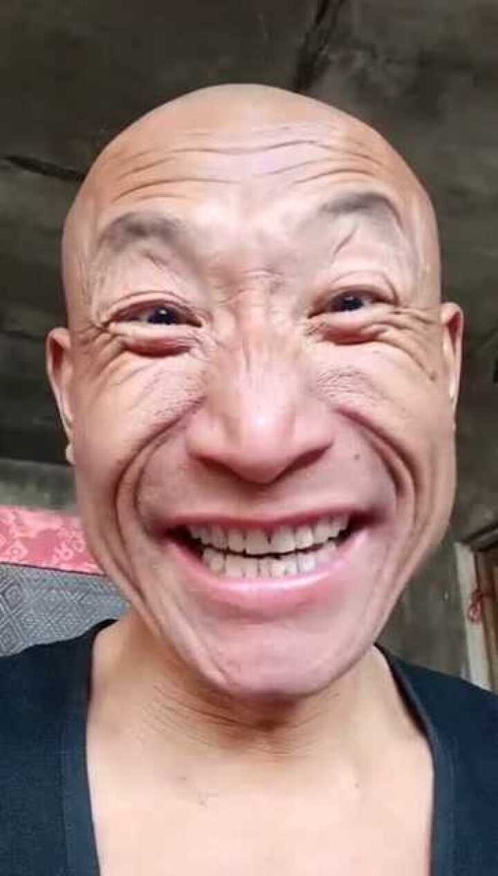 奥利给哥学giao哥直播卖惨要礼物粉丝却不买账区别真大