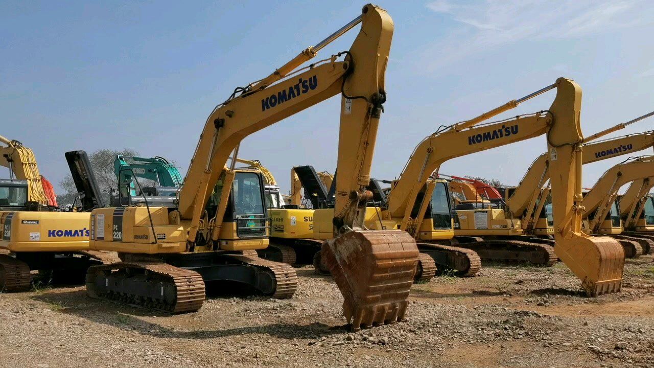 小松220-8mo二手挖掘机车况怎么样?老朋友带你现场参观!