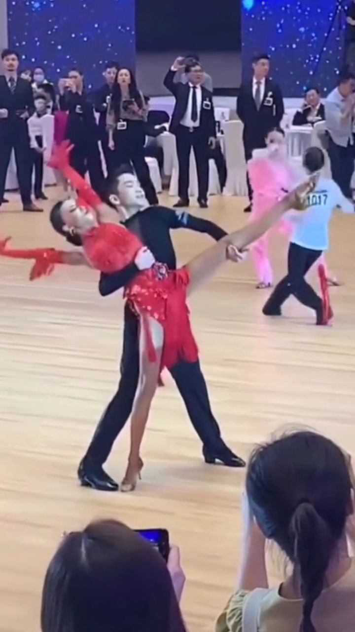 这个动作太美了又一次沦陷墨茉组合太爱这一对了王崇墨李茉晗