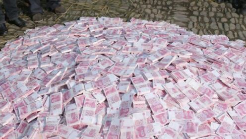 剧情片：富豪载着几吨钞票回村，让村民随便抢，之后说的话更让人心花怒放