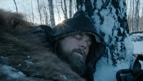 雪地中猎人为了取暖，钻进马肚子里，一部生猛的求生电影