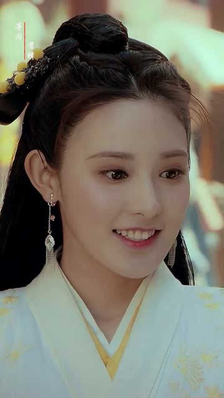 彭小苒,眼睛很有神,笑容太美了!