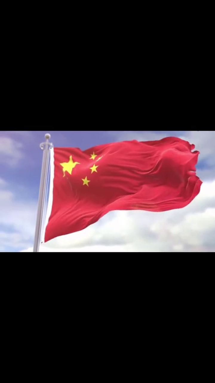 满街扬起的国旗与满街飘香的月饼,国泰民安与阖家团圆