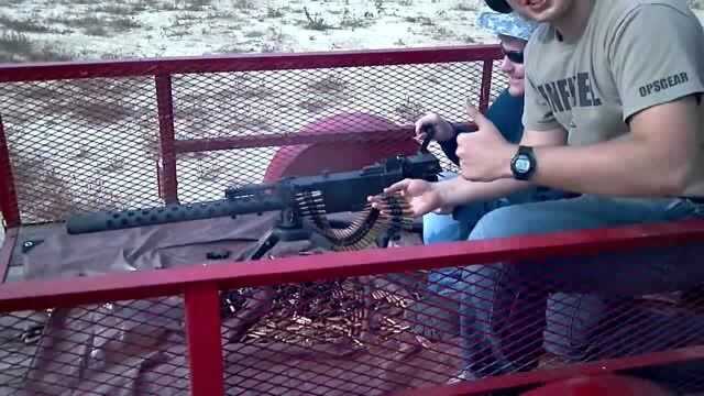 手摇版勃朗宁M1919A4式重机枪射击测试