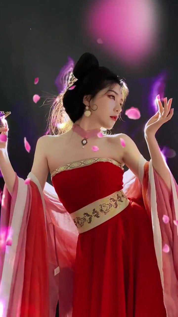 美女变装红衣妲己,结果惊艳了时光!