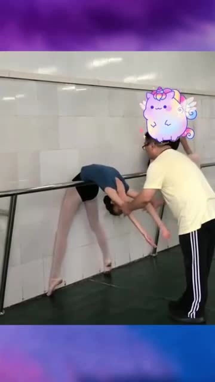 这就是舞蹈生撕腰的过程看着让人揪心差点惊掉了我的下巴