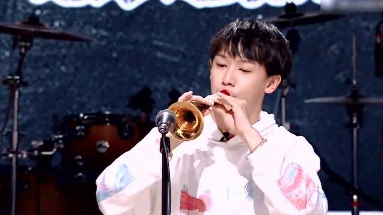 闫永强唢呐吹奏thespectre全场炸锅都自己嗨起来了疯了