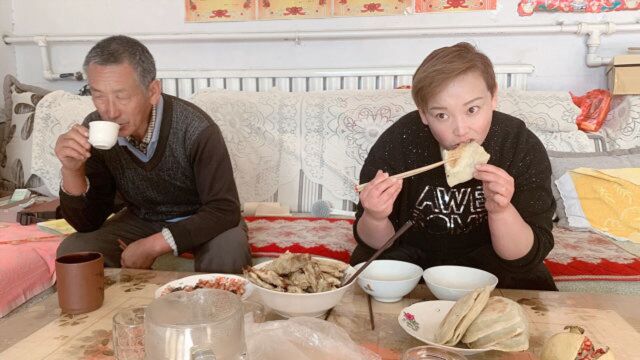 梅豆鱼、油炸里脊肉、韭菜豆腐素火烧,一顿普通的农家午饭吃美了