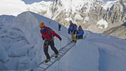 珠穆朗玛峰的中国梯，在8700米的高空挺立了33年，是谁带上去的？