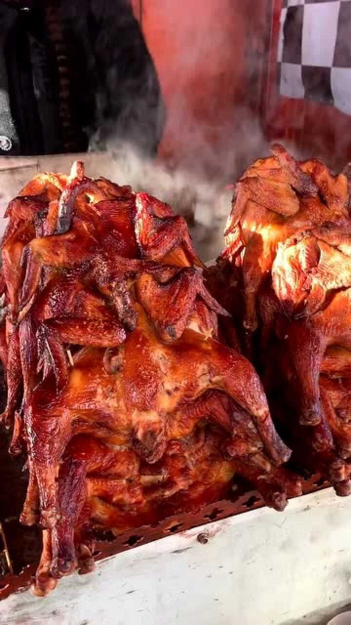 30一只的馕坑烤鸡,太香了!