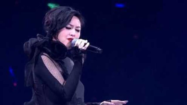 华语歌手杨千嬅,深情演绎经典歌曲《野孩子》