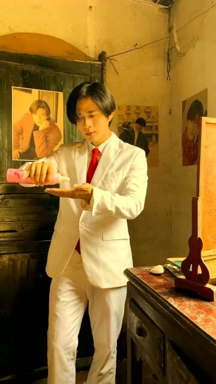 80年代的年轻人能这样打扮的都算是小康家的少爷