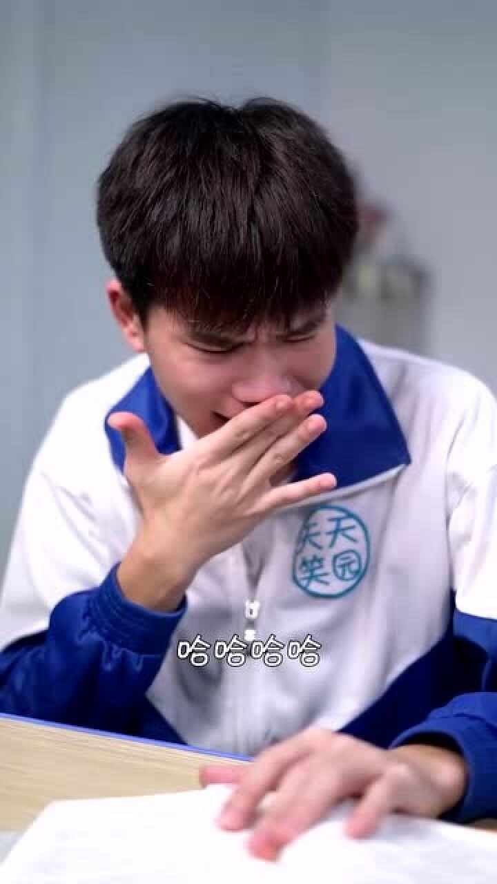 学生上课尿裤子，老师居然落井下石，这样做对吗？_高清