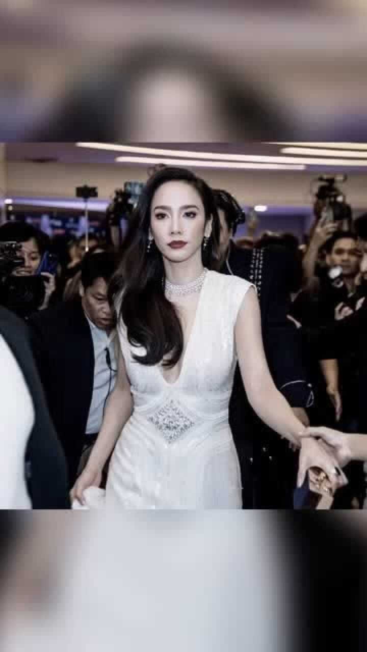 aump泰国女神气场到底有多强走个路就把大家吓的够呛