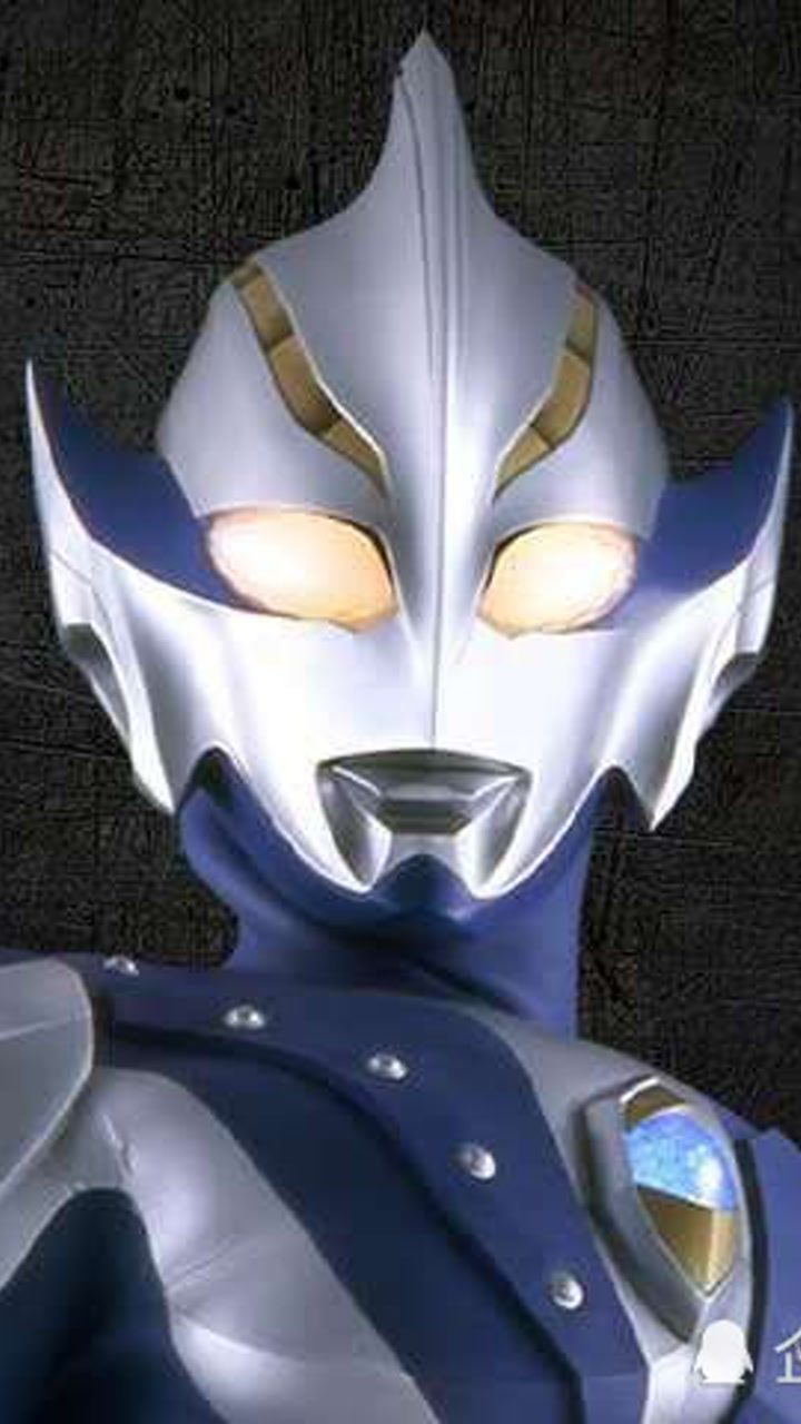 希卡利奥特曼为了复仇耗尽能量危机时刻被梦比优斯奥特曼救出