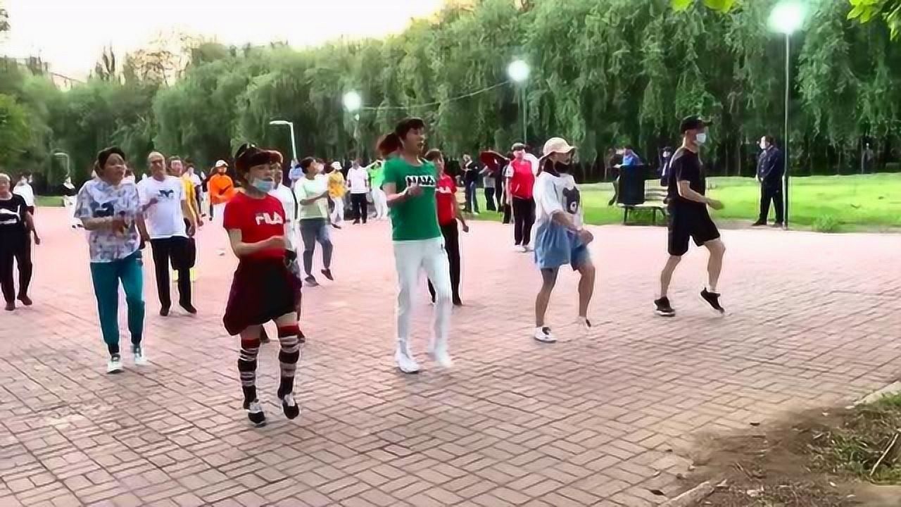 鬼步舞6个基本动作,鬼步舞怎么练着快-鬼步舞教学基础舞步
