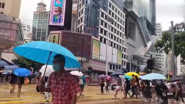 香港人的生活:香港星期天的崇光百货,很大的折扣,快来采购吧